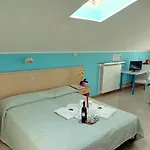 Centro Vacanze Opera Nascimbeni Hotell