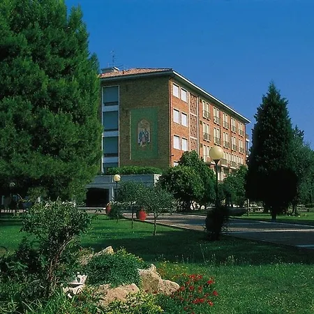 Centro Vacanze Opera Nascimbeni Hotell 2*