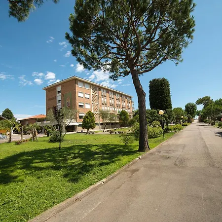 Hotel Centro Vacanze Opera Nascimbeni 2*