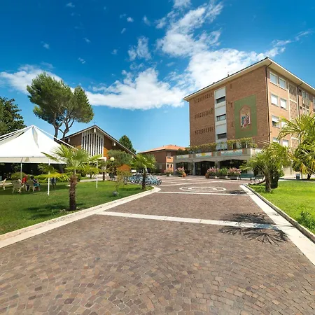 Hotel Centro Vacanze Opera Nascimbeni 2*