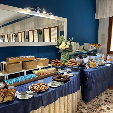 Centro Vacanze Opera Nascimbeni Hotell 2*