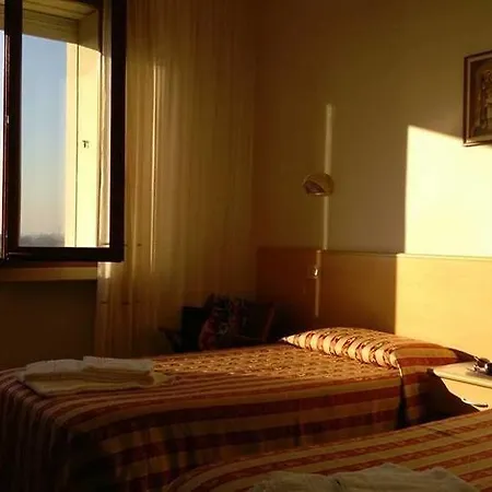 Centro Vacanze Opera Nascimbeni Hotell 2*