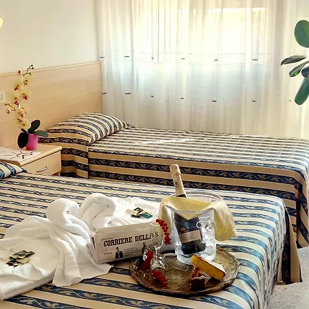 Centro Vacanze Opera Nascimbeni فندق 2*