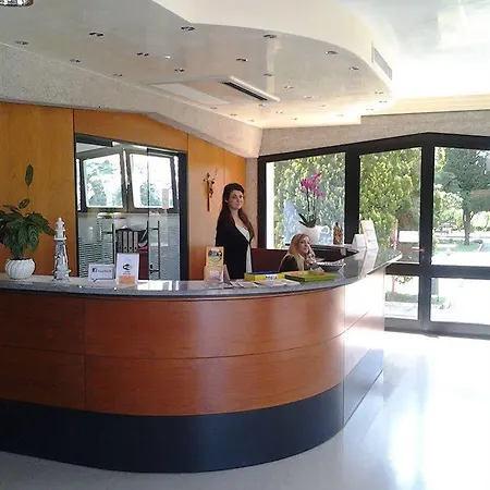 Centro Vacanze Opera Nascimbeni 2*