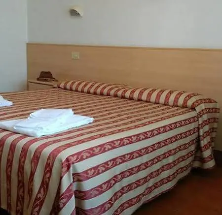 Centro Vacanze Opera Nascimbeni Hotell