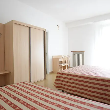 Centro Vacanze Opera Nascimbeni Hotell