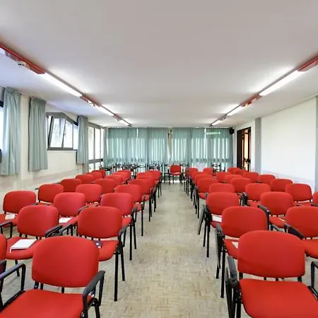 Centro Vacanze Opera Nascimbeni فندق 2*