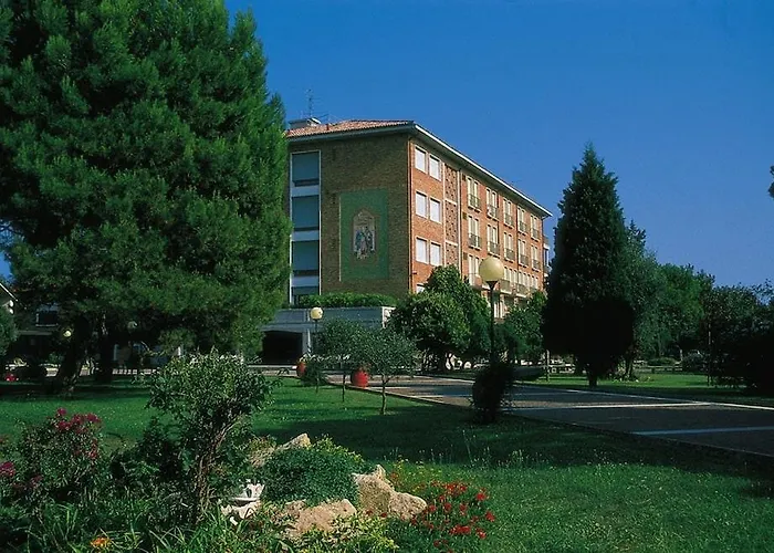Centro Vacanze Opera Nascimbeni Hotel 2*