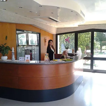 Centro Vacanze Opera Nascimbeni 2*